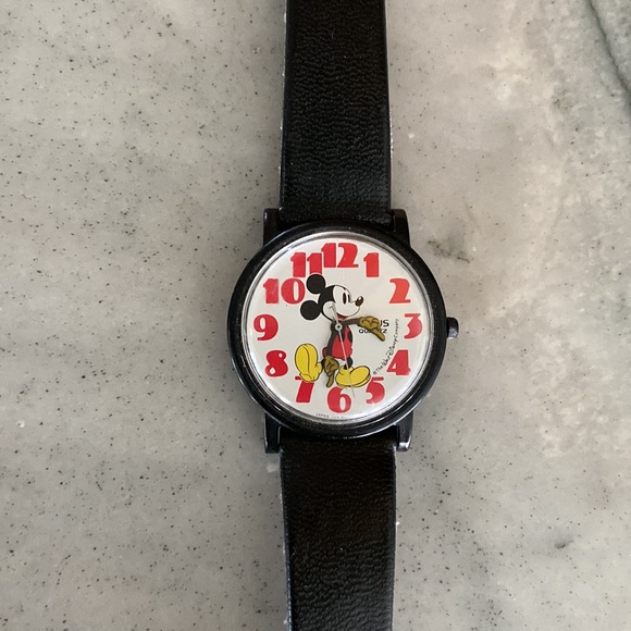 Mickey Mouse Lorus Quartz Watch - Picture 4 of 7